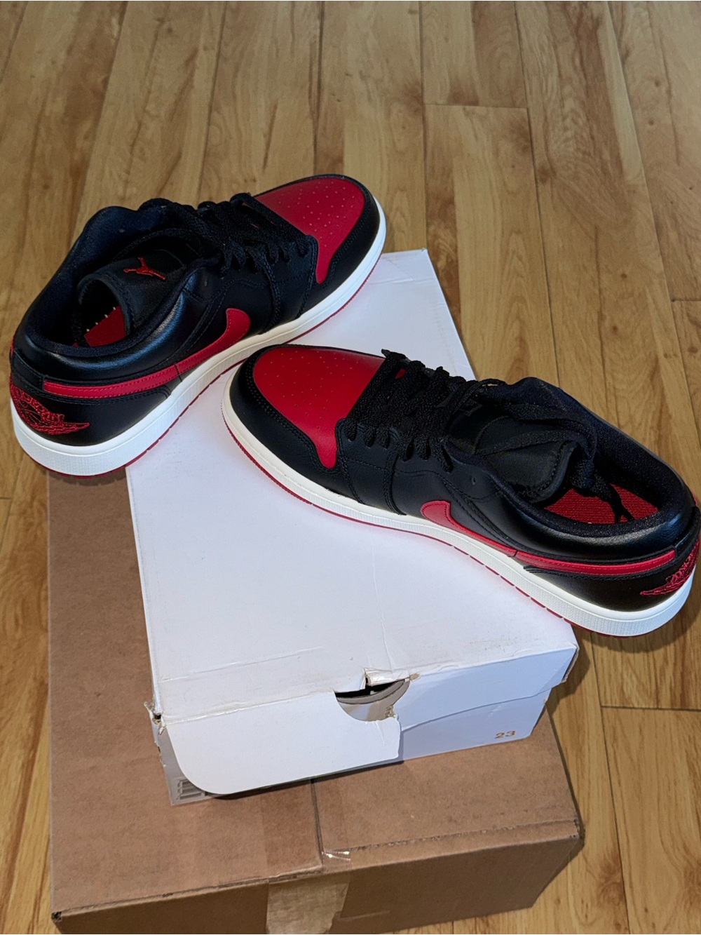 Nike Women's Black and Red Low-Top Sneakers